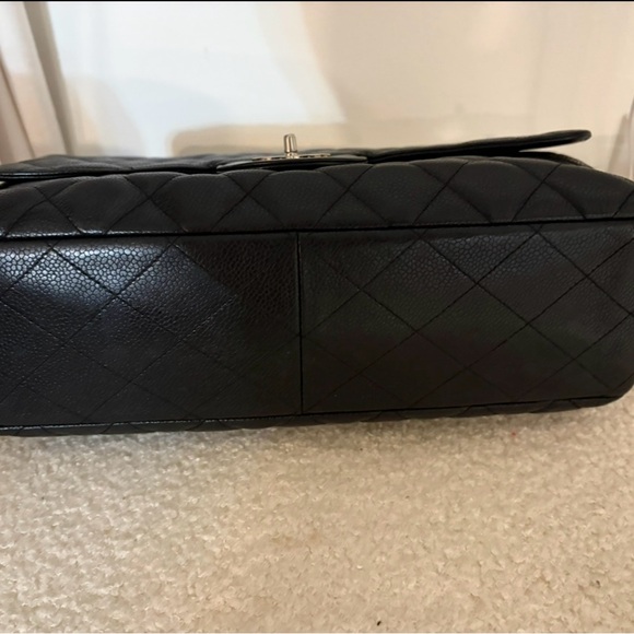 Description
• Chanel Shoulder Bag - Picture 2 of 7